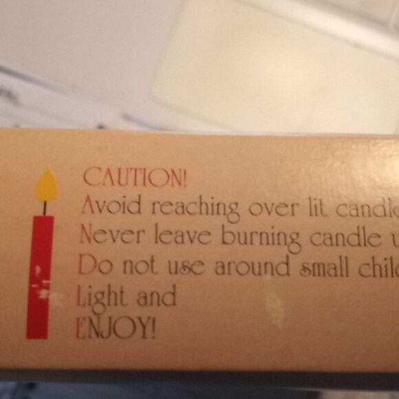 Vintage Set of 8 Plate Candle Holders 16 Red Candles Gold Metal Brass Clip - Picture 9 of 12